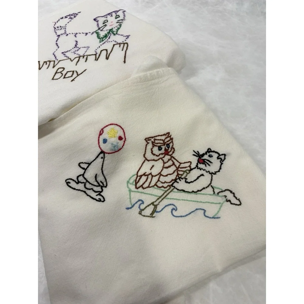 Lot of 2‎ Vintage Hand Embroidered Linens – Cats Animals Nursery Decor – 34